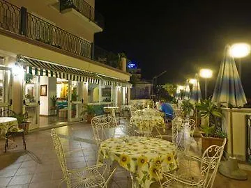Hotel Baia Azzurra Taormine 4*,